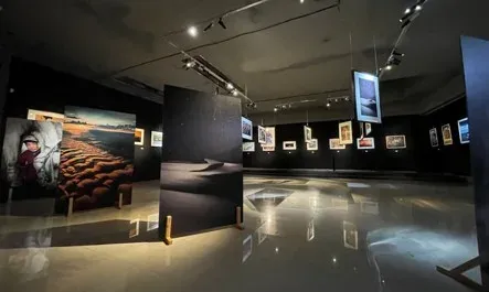 Түр Үзэсгэлэнгийн Танхим - Temporary Exhibition